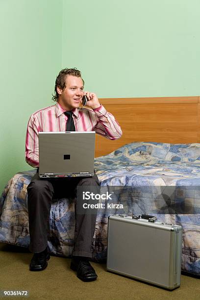 Hombre Joven En El Hotel Foto de stock y más banco de imágenes de Adulto - Adulto, Adulto joven, Bien parecido