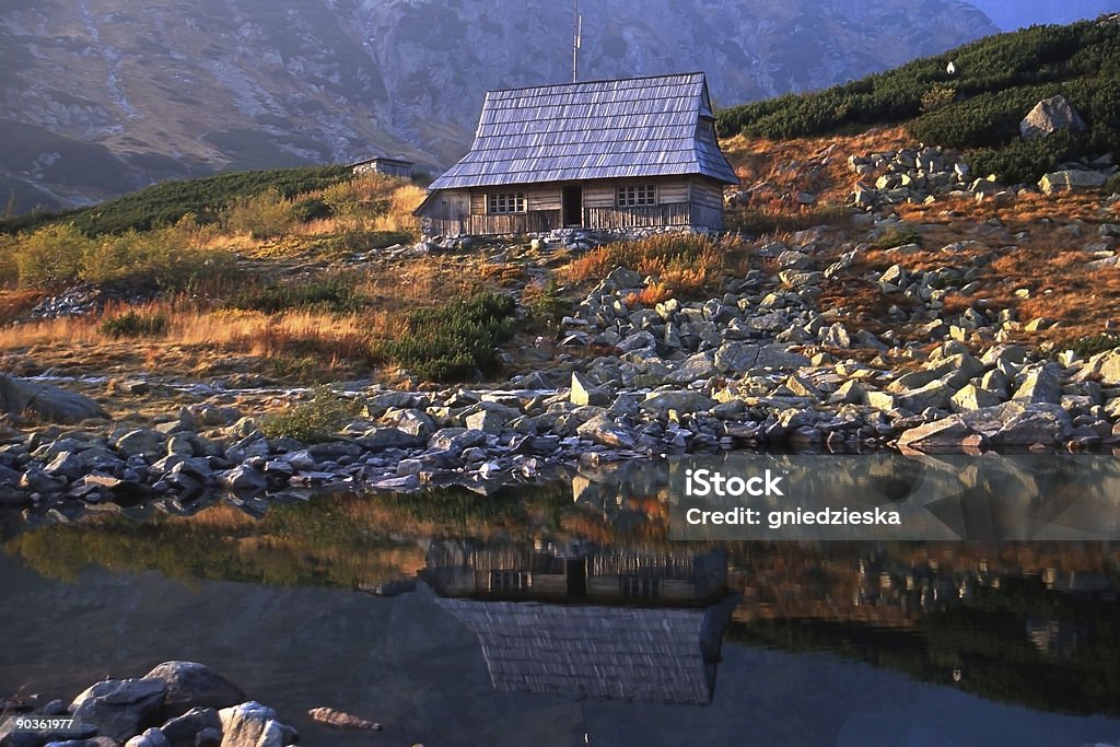 Rifugio in legno nei Monti Tatra - Foto stock royalty-free di Acqua