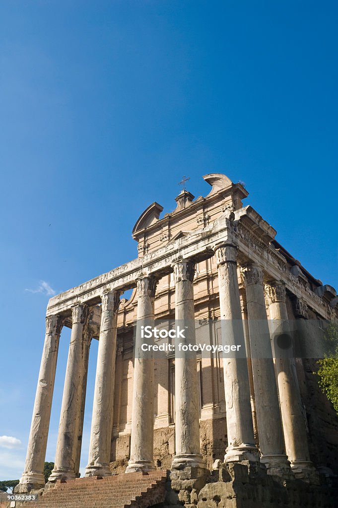 Templo y columnas, el foro, Roma - Foto de stock de Aire libre libre de derechos