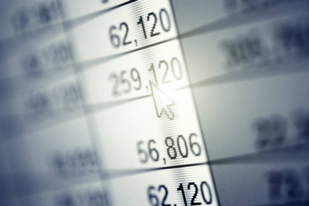 abstrakten numerischen daten - spreadsheet financial figures computer computer monitor stock-fotos und bilder