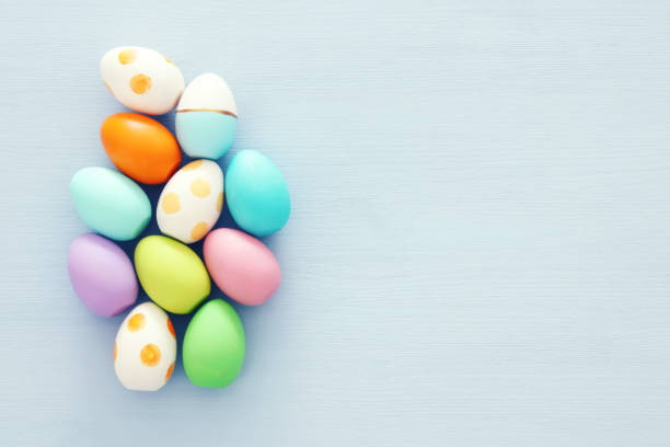 istock Top view of easter colorful eggs over blue background. 903633016