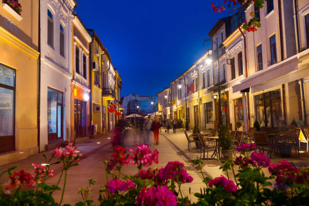 istock Pedestrian streets of Craiova in evening 903637194