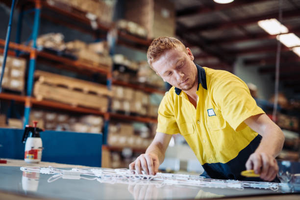 istock Precision in electric parts and components 903638796