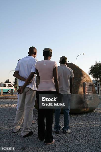 Foto de Jovens Hector Peterson Memorial Em Soweto e mais fotos de stock de Apartheid - Apartheid, República da África do Sul, Soweto