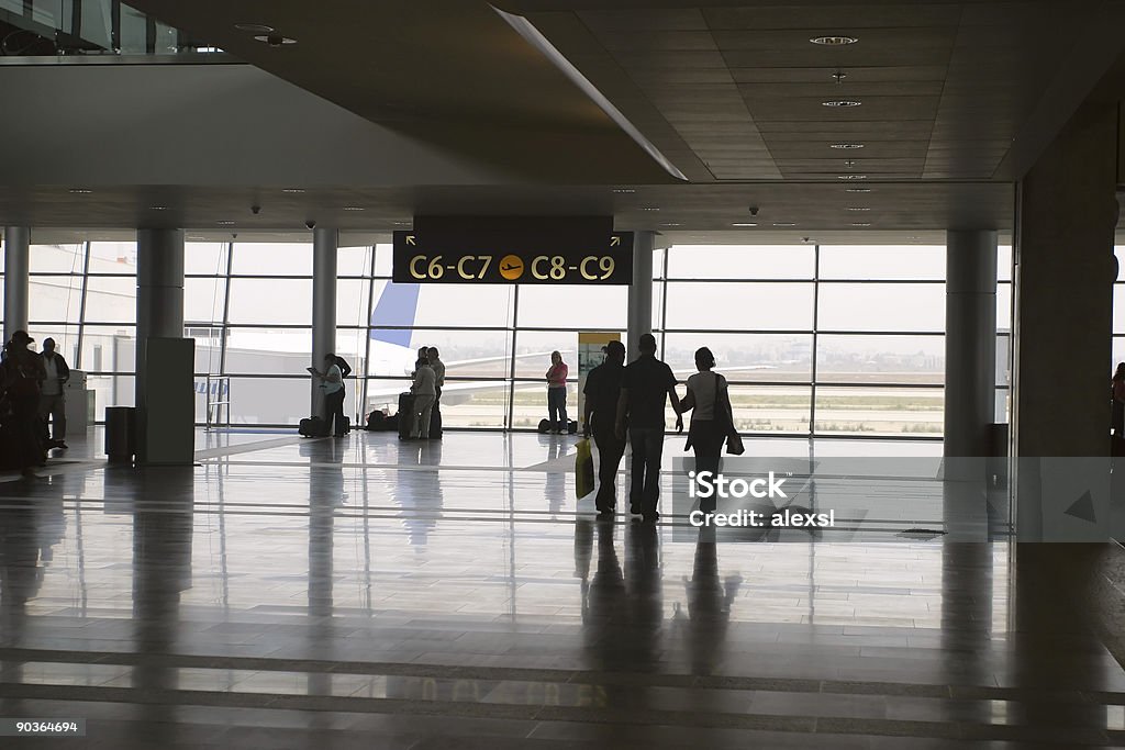 Lotnisko wylotu Gate - Zbiór zdjęć royalty-free (Duża grupa ludzi)