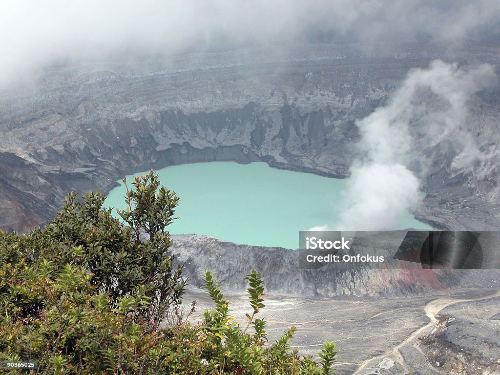 El Volcán Poás en Costa Rica - Foto de stock de Agua libre de derechos