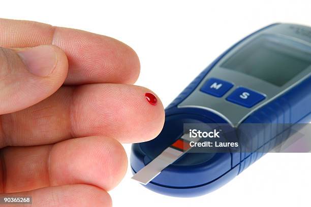 血糖値レベルの血液検査 - しずくのストックフォトや画像を多数ご用意 - しずく, インシュリン, カットアウト