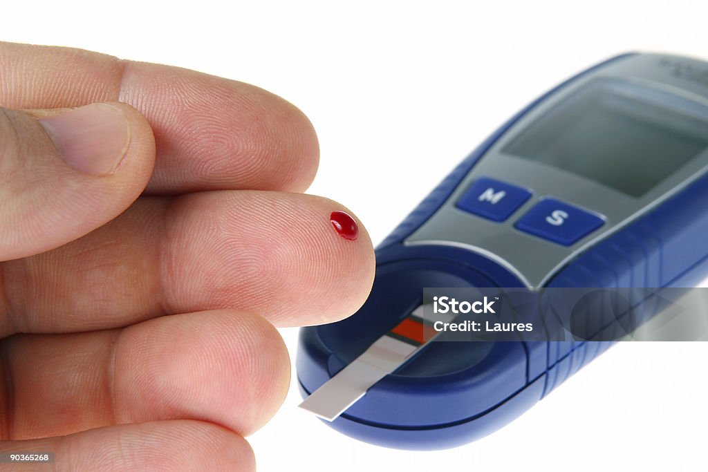 test poziom glukozy we krwi - Zbiór zdjęć royalty-free (Analizować)