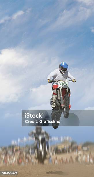Volare Motociclette - Fotografie stock e altre immagini di Motocicletta - Motocicletta, Motocross, Strada in terra battuta