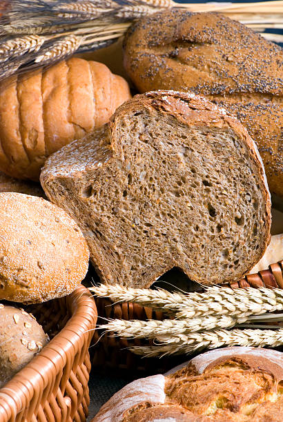 variedad de pan de trigo 2 - bread food french currency freshness fotografías e imágenes de stock