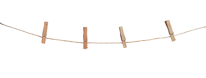 Cuatro pinzas de madera en una cuerda, aislado sobre fondo blanco photo