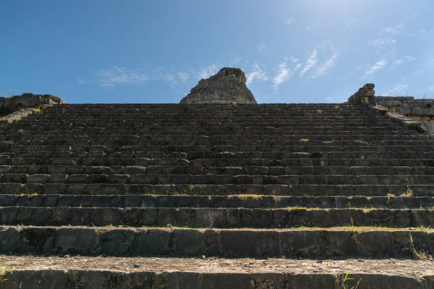 etapas no templo maia - chichen itza mayan mexico steps - fotografias e filmes do acervo