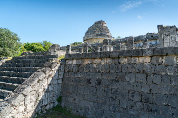 passos e antigas ruínas maias - chichen itza mayan mexico steps - fotografias e filmes do acervo