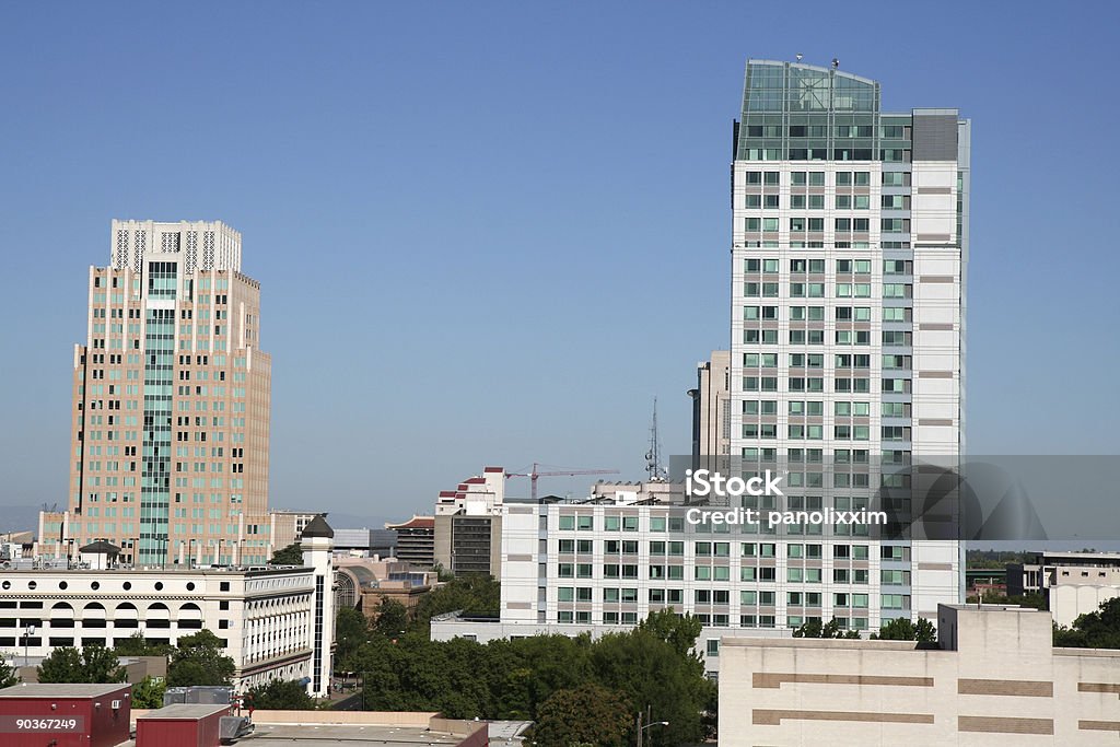 Biuro wysoki wzrost - Zbiór zdjęć royalty-free (Panorama miasta)