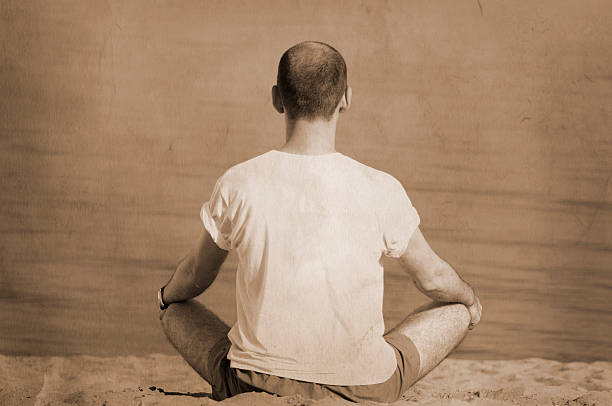 빈티지 요가 - yoga retro revival sepia toned sport 뉴스 사진 이미지