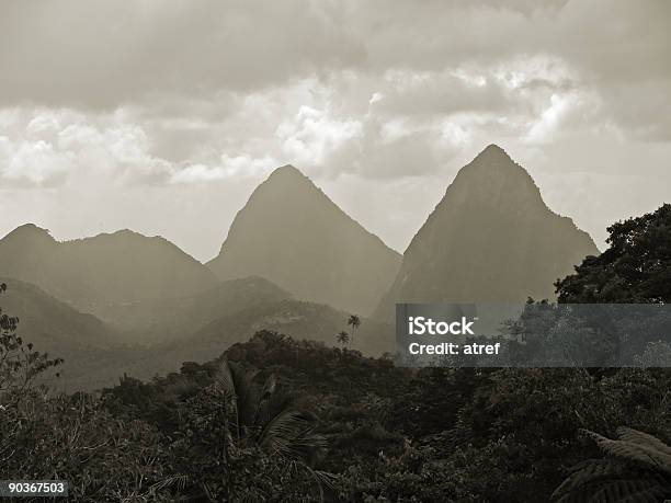 Twin Peaks Stockfoto und mehr Bilder von Aussicht genießen - Aussicht genießen, Berg, Berg Petit Piton