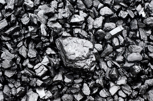 Pila de carbón negro photo
