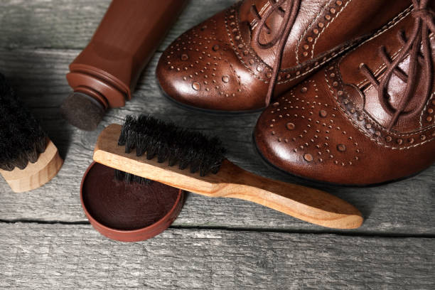 istock Elegant shoes with polish cream and brushes 903694334