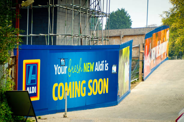 aldi magasin en construction - photography sign built structure store photos et images de collection