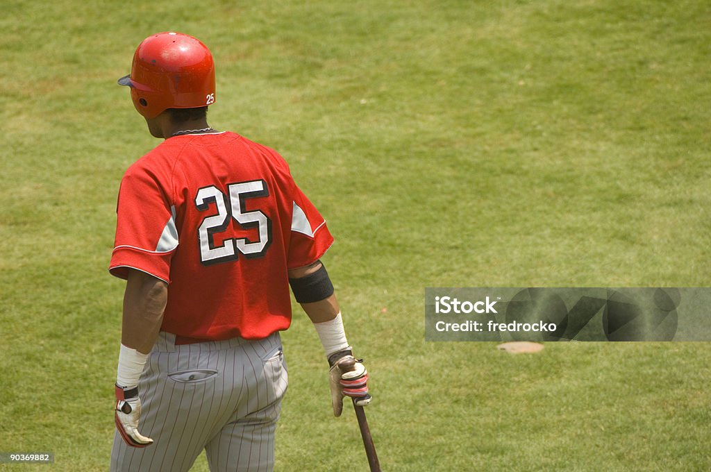Giocatore di Baseball a piedi Home Plate partita di Baseball - Foto stock royalty-free di Adulto
