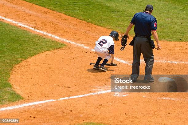 Bate De Béisbol Foto de stock y más banco de imágenes de Base home - Deportes - Base home - Deportes, Béisbol, Pelota de béisbol