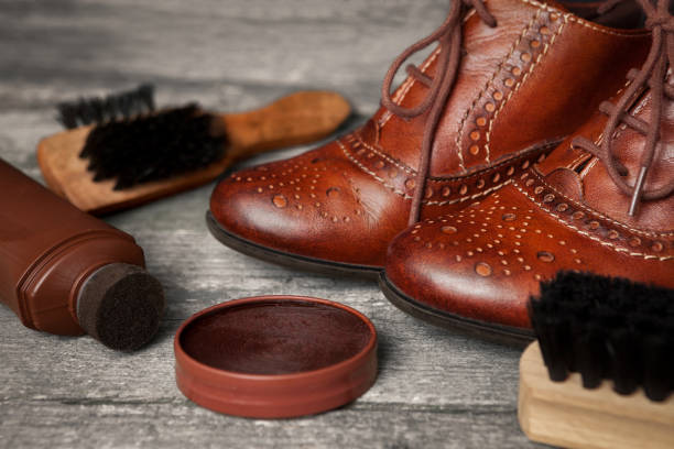 istock Brush, polish cream and brown shoes 903703942