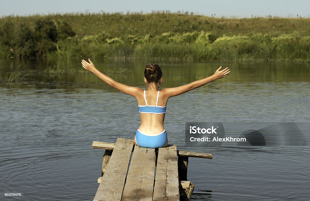 Menina e o rio. - Foto de stock de Adolescente royalty-free