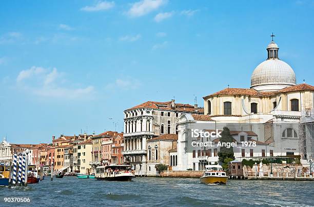 Principal Canal De Venecia Foto de stock y más banco de imágenes de Agua - Agua, Aire libre, Anticuado