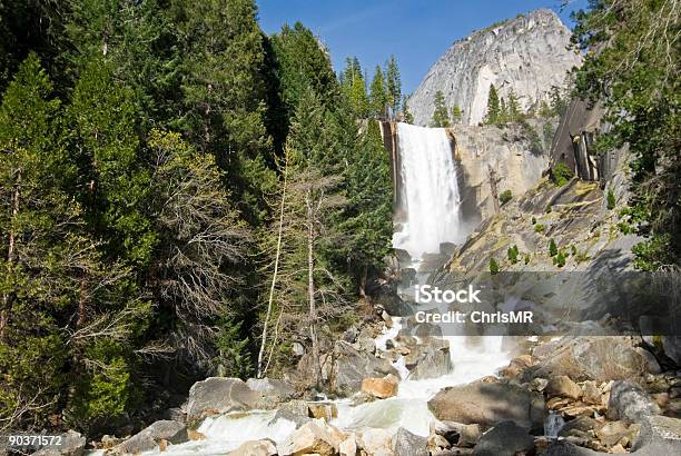 Foto de Cascata Yosemite e mais fotos de stock de Amarelo - Amarelo, Beleza, Beleza natural - Natureza