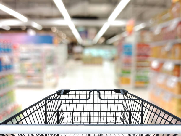 istock Shopping in the shopping mall. 903719650