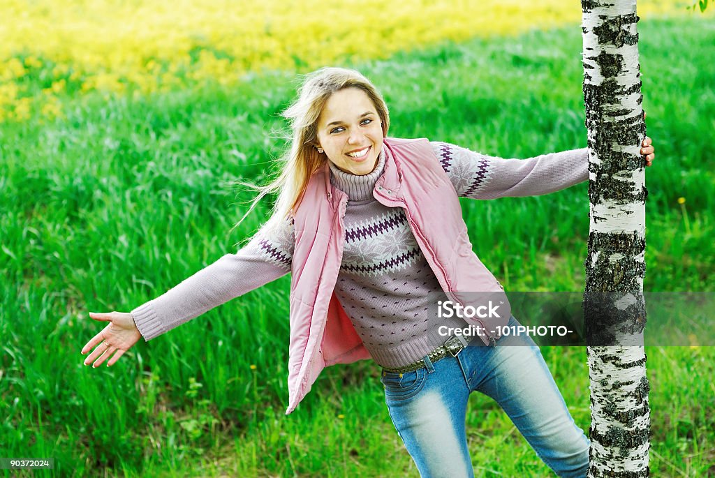 La ragazza sia andata a Betulla - Foto stock royalty-free di Adolescente