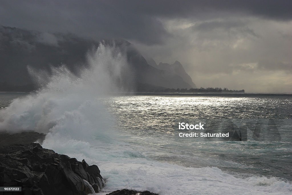 Wellen wecken Hawaiian Küste - Lizenzfrei Abenddämmerung Stock-Foto