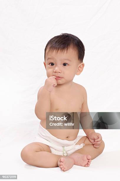 Foto de Bebê Mordendo O Dedo e mais fotos de stock de 0-11 meses - 0-11 meses, Asiático e indiano, Bebê