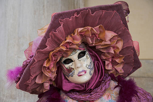 istock Venetian mask with beautiful purple hat (XXL) 90373208