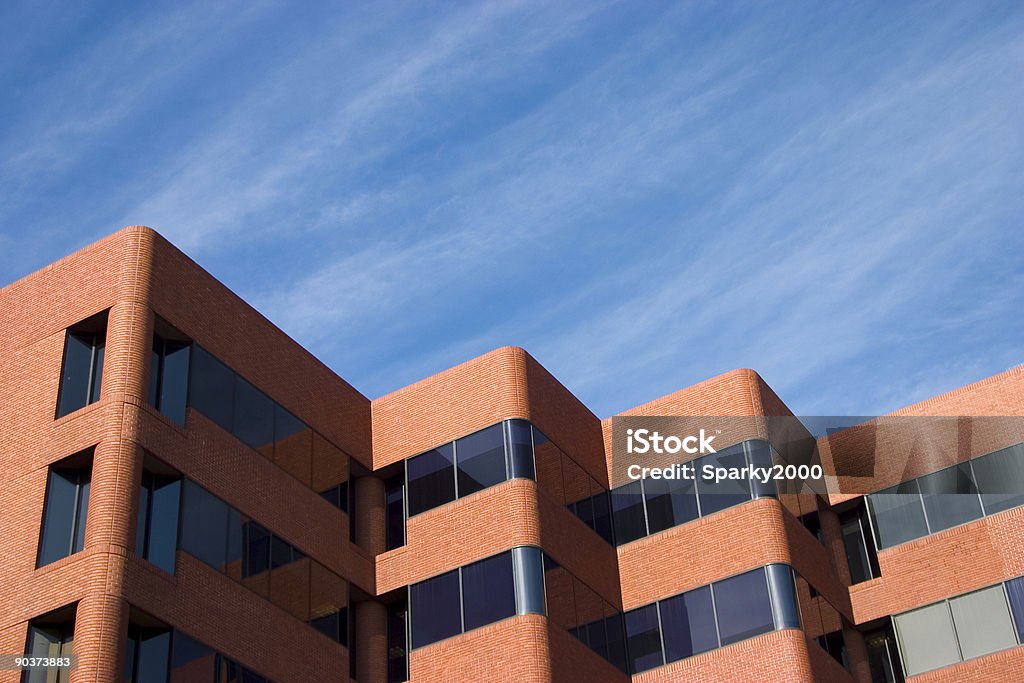 Bâtiment moderne de brique - Photo de Affaires libre de droits