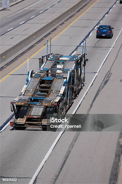 Foto de Transporter Automático De e mais fotos de stock de Autoestrada - Autoestrada, Caminhão, Caminhão articulado