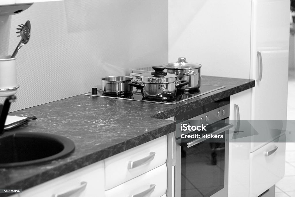 Cucina moderna in bianco e nero - Foto stock royalty-free di Accessorio personale