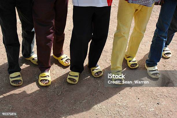 Afrikanische Teenagerbeinen Stockfoto und mehr Bilder von Afrika - Afrika, Afrikanischer Abstammung, Armut