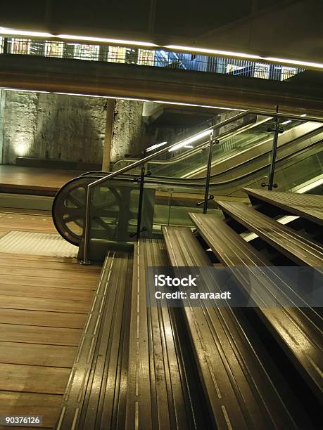 Tranvía Del Túnel Foto de stock y más banco de imágenes de Arquitectura - Arquitectura, Ascensor, Bajo tierra