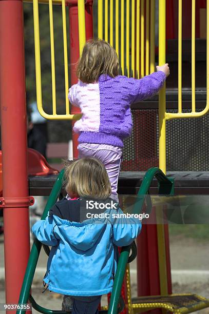 Kinder Spielen Stockfoto und mehr Bilder von Aktivitäten und Sport - Aktivitäten und Sport, Bewegungsaktivität, Brücke