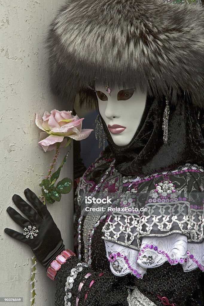 Bella donna con Rosa maschera di carnevale di Venezia (XXL - Foto stock royalty-free di Adulto