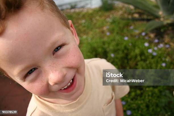 Happy Little Boy Foto de stock y más banco de imágenes de Alegre - Alegre, Bronceado, Color - Tipo de imagen