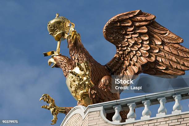 Golden Due Aquila Dalla Testa - Fotografie stock e altre immagini di Ala di animale - Ala di animale, Ala spiegata, Ambientazione esterna