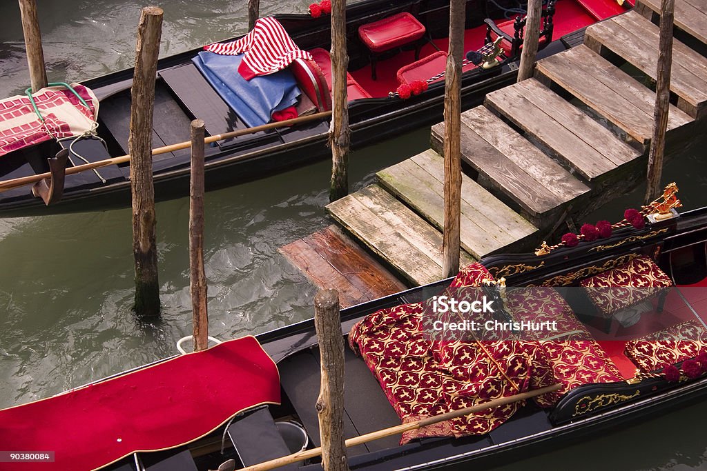 Rot gefütterte Gondeln, Venedig, Italien - Lizenzfrei Abheben - Aktivität Stock-Foto