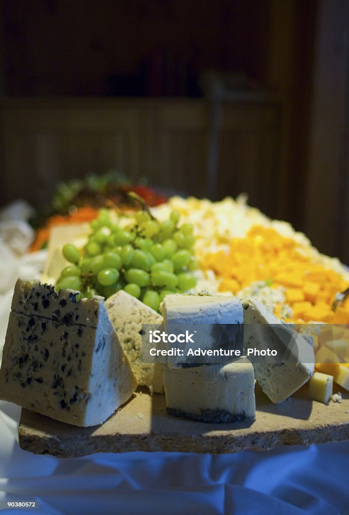 Plateau de fromage raffiné - Photo de Assiette libre de droits