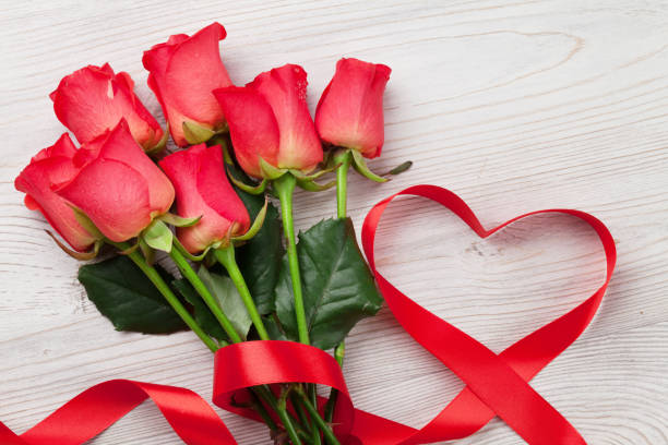 istock Valentines day greeting card with red roses 903808364