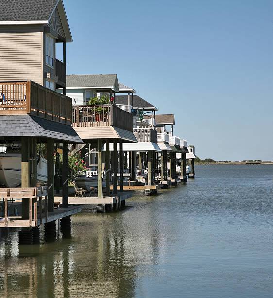 istock living on the water 90381167