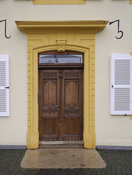 istock Palais of 1733 90381551