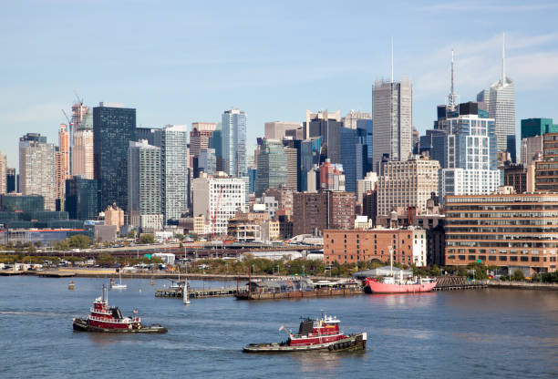 istock Manhattan Hudson River Tugboats 903820280