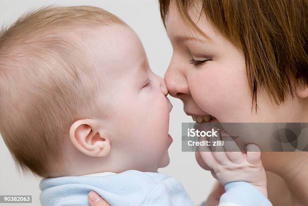 Foto de Bebê Falar e mais fotos de stock de 6-11 meses - 6-11 meses, Adulto, Amor